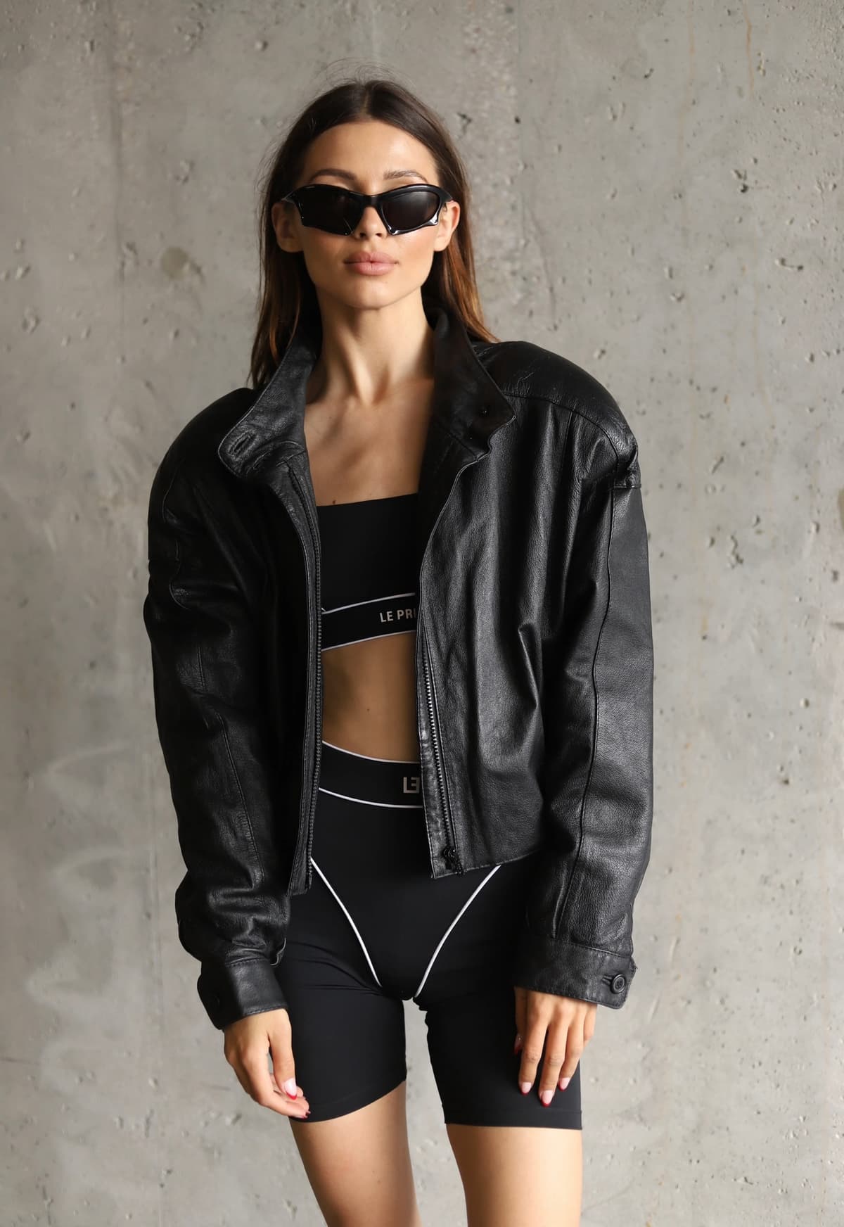 Czarna krótka kurtka skórzana S/M/L