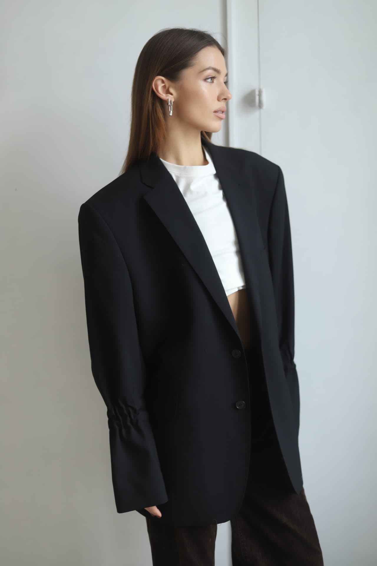 Czarna marynarka taliowana S-L